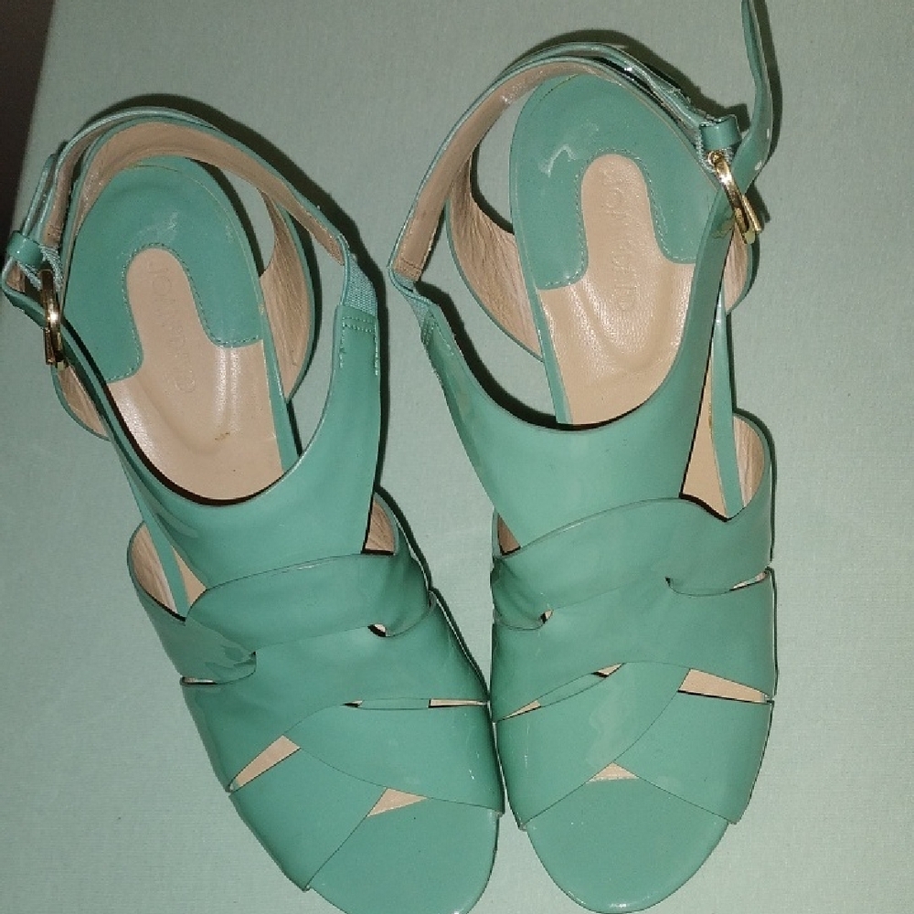 Green heels with Comfortable Fit and Stylish Design